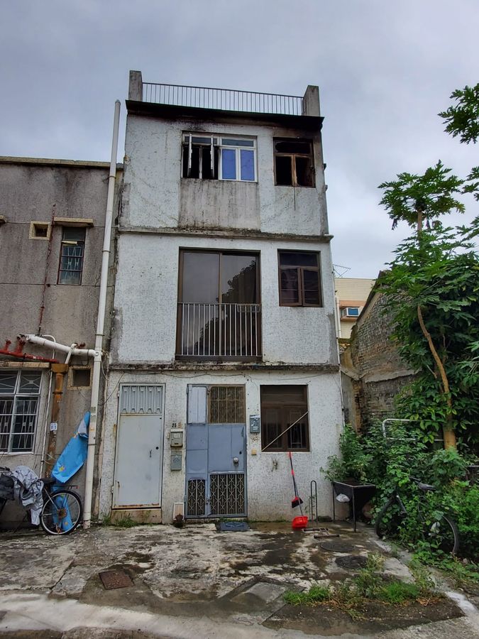 消防到場18分鐘後將火救熄。歐陽偉光攝