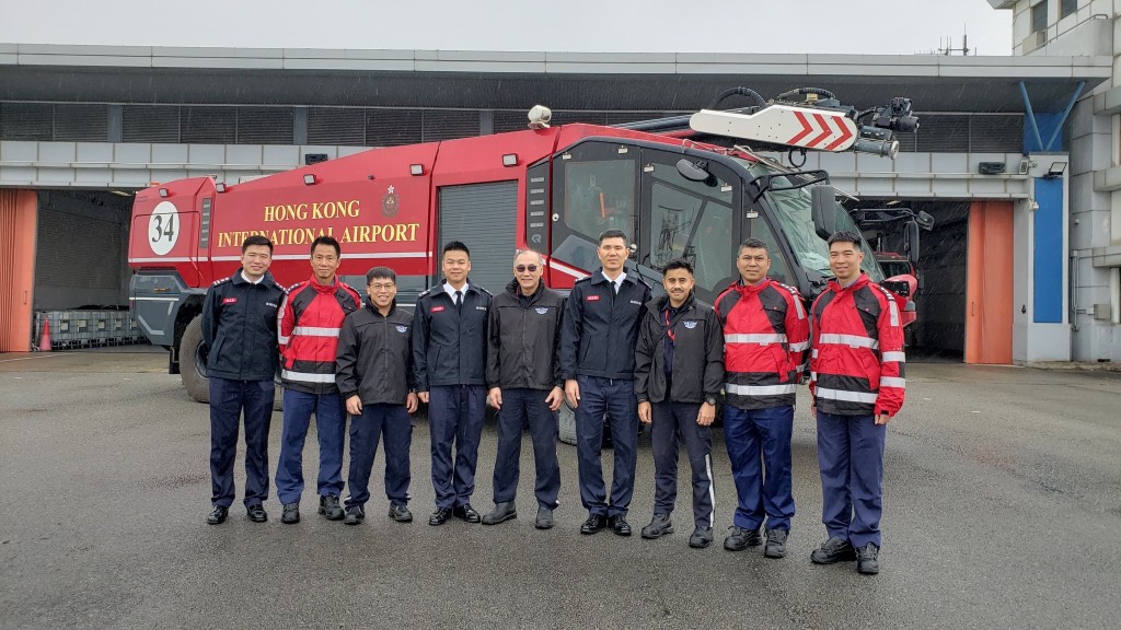 樟宜機場緊急服務部團隊於2月12日至13日到訪香港，與消防處機場消防隊進行技術分享。消防處fb