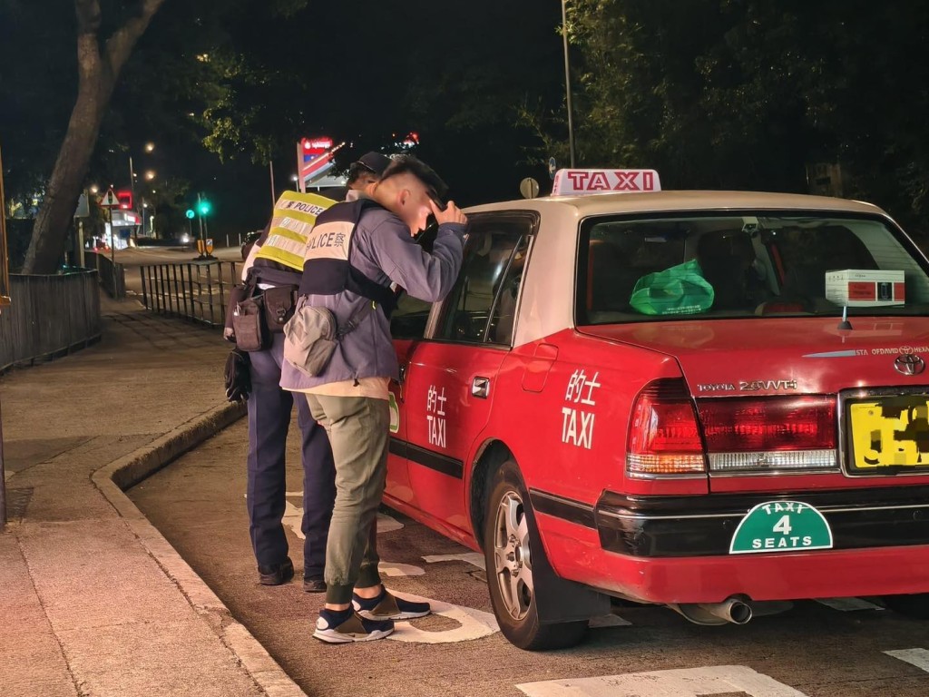 警方在聖誕假期期間在香港島郊區及港島南區水域一帶鄰近屋苑的山坡進行跨部門聯合反爆竊行動。香港警察FB圖片