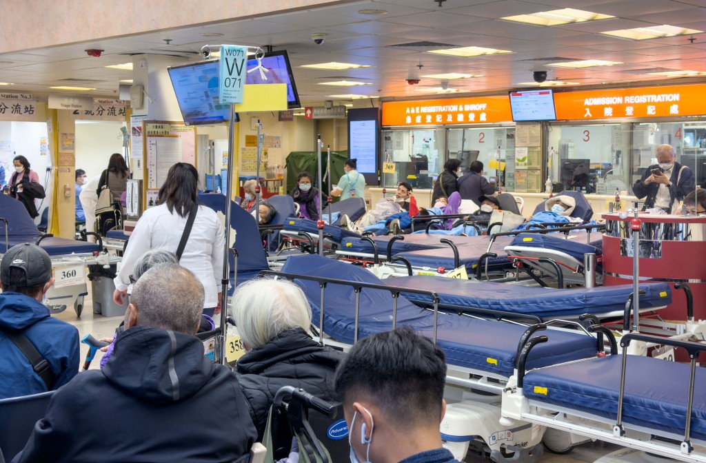 公營醫療服務收費改革明日實施，急症室收費加價至400元。