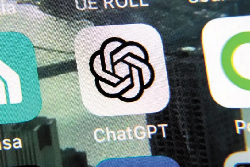 鄧飛表示，聊天機器人「ChatGPT」新增研究與學習的新功能，見到內地教育界同行已經大規模應用作出卷、備課。美聯社資料圖片