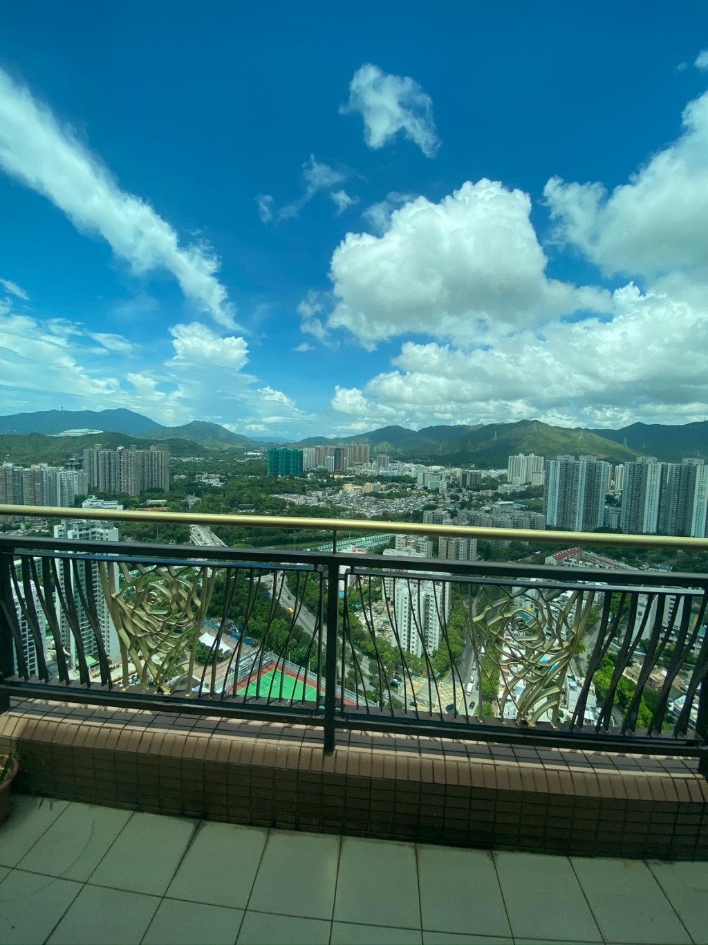 露台望過去,能眺開揚山市雙景。
