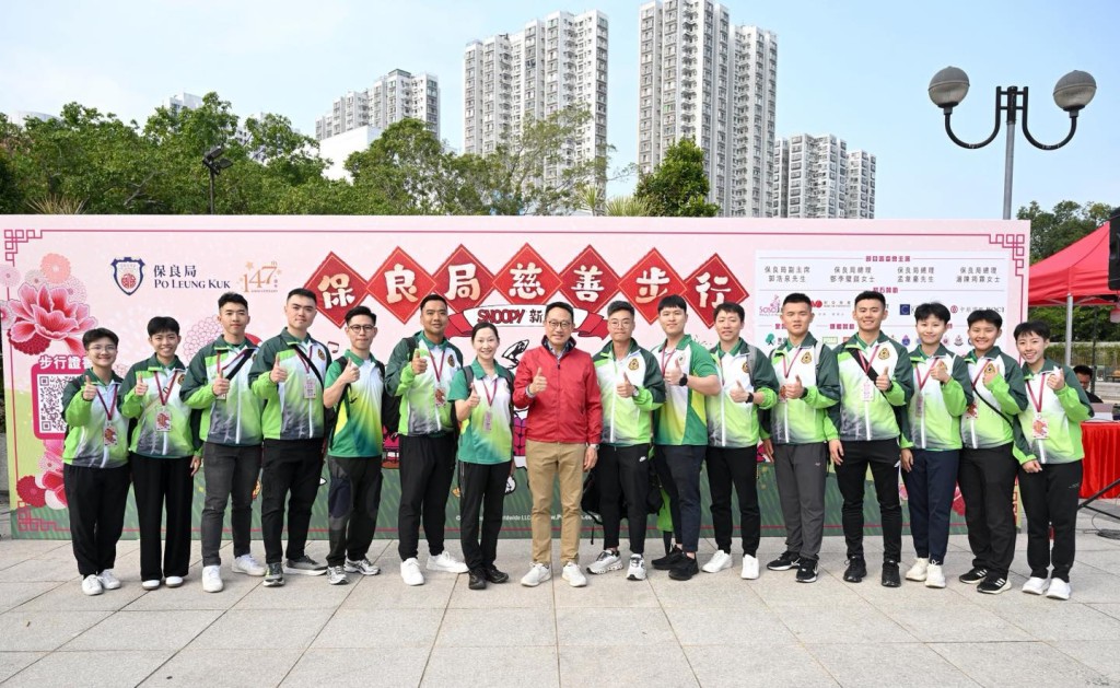海关关长陈子达率领多位海关关员与Customs YES 会员，一同参加“保良局慈善步行”，并担任主礼嘉宾，为活动主持起步礼。香港海关FB图片