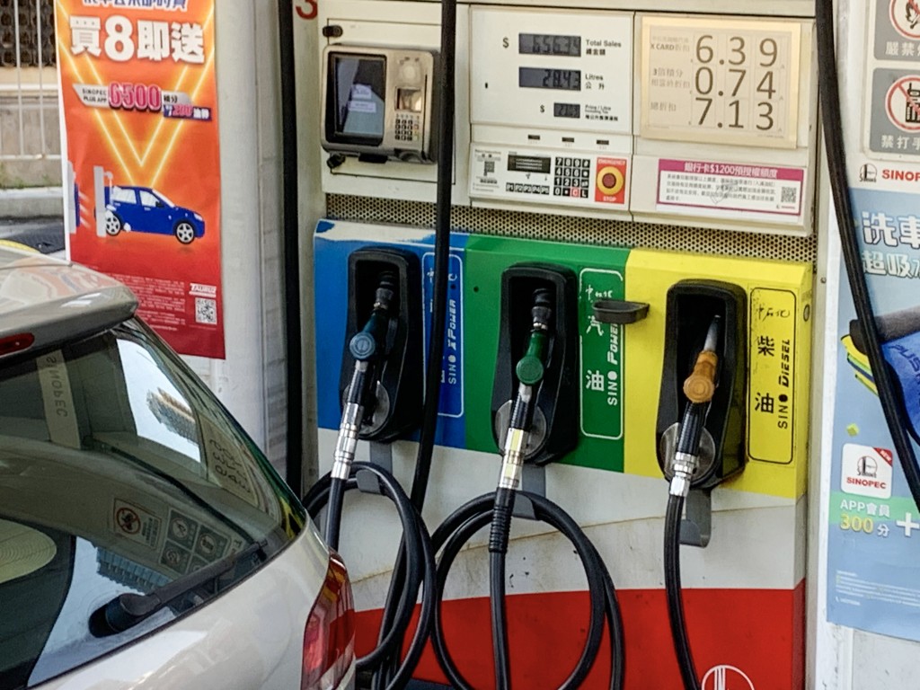 ●汽油价升穿$23/L，是不少车主转买电动车的原因。