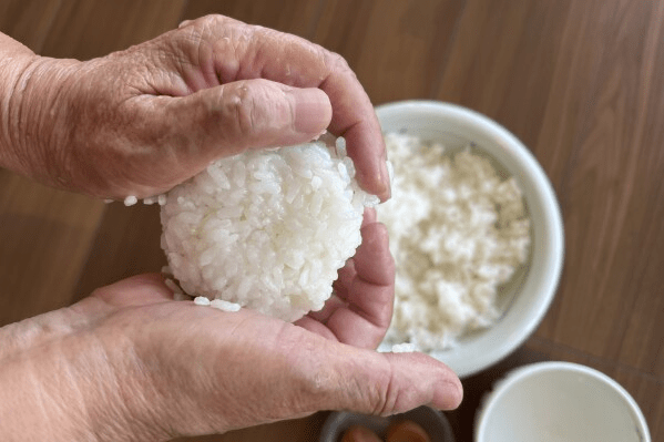 蠟狀芽孢桿菌常出現在放了太久的食物，例如重新加熱的米飯、蔬菜、肉品等。 美聯社資料圖