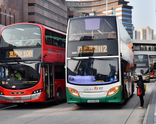 陸路客運工會聯席批評，九巴利用政府的長者2元乘車優惠計畫，將退休乘車福利的開支轉嫁納稅人。資料圖片