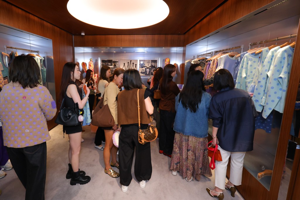 活動當日吸引了大量嘉賓出席，部份款式於活動開始首30分鐘便告斷碼。