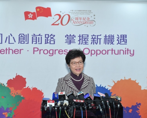 林鄭月娥指在政府工作30多年來,從沒感覺被歧視。資料圖片