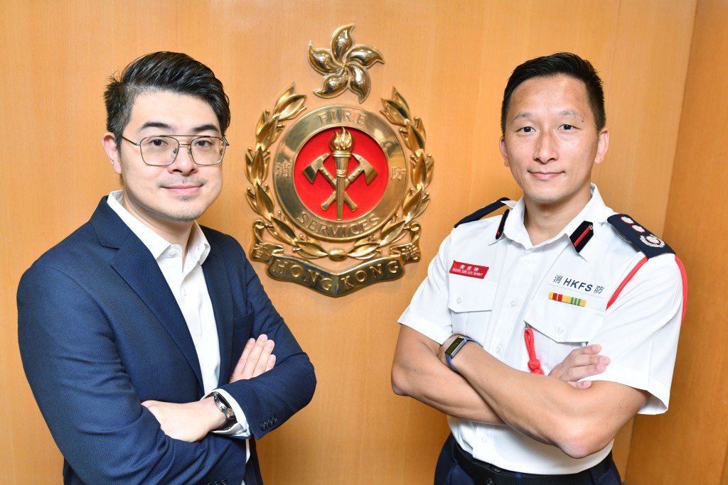 香港工程師學會消防分部發言人區家豪博士工程師(左)和消防處副消防總長(消防安全)黃思律(右)講述「註冊消防工程師計劃」的申請要求。 盧江球攝 香港工程師學會消防分部發言人區家豪博士工程師(左)和消防處副消防總長(消防安全)黃思律(右)講述「註冊消防工程師計劃」的申請要求。 盧江球攝
