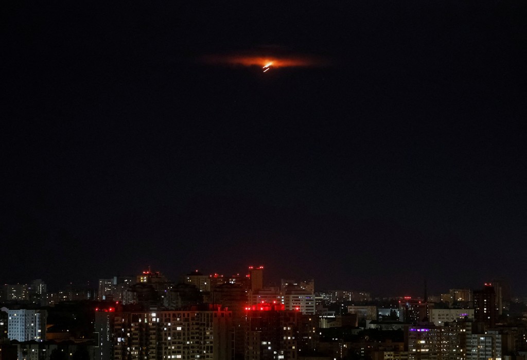 俄羅斯大規模夜間空襲烏克蘭。路透社