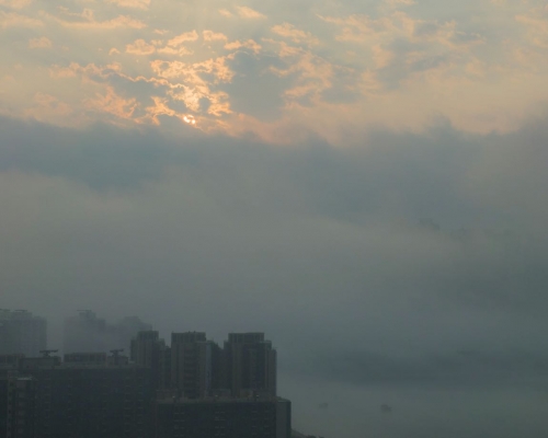 維港今日出現平流霧。