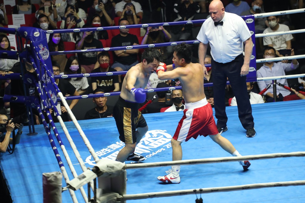 鍾培生於5年前舉辦《培生擂台：無敵盃2021》，當中包括鍾培生與林作的拳擊對賽。