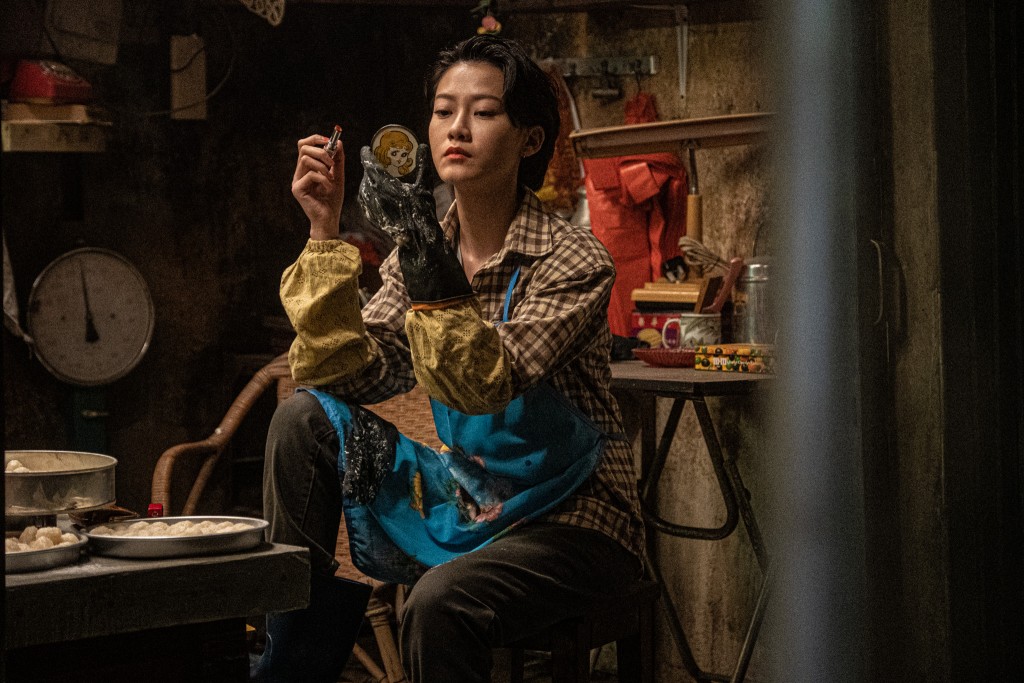 廖子妤饰演城寨居民，为林峯提供工作机会，教导谋生技能。