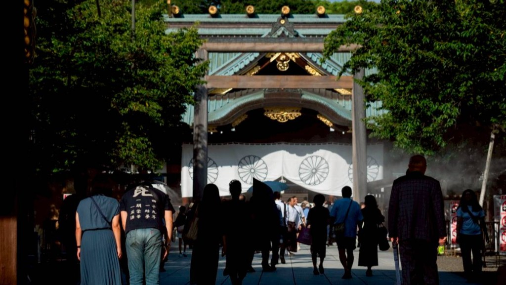 靖國神社因為供奉二戰甲級戰犯，備受爭議。美聯社