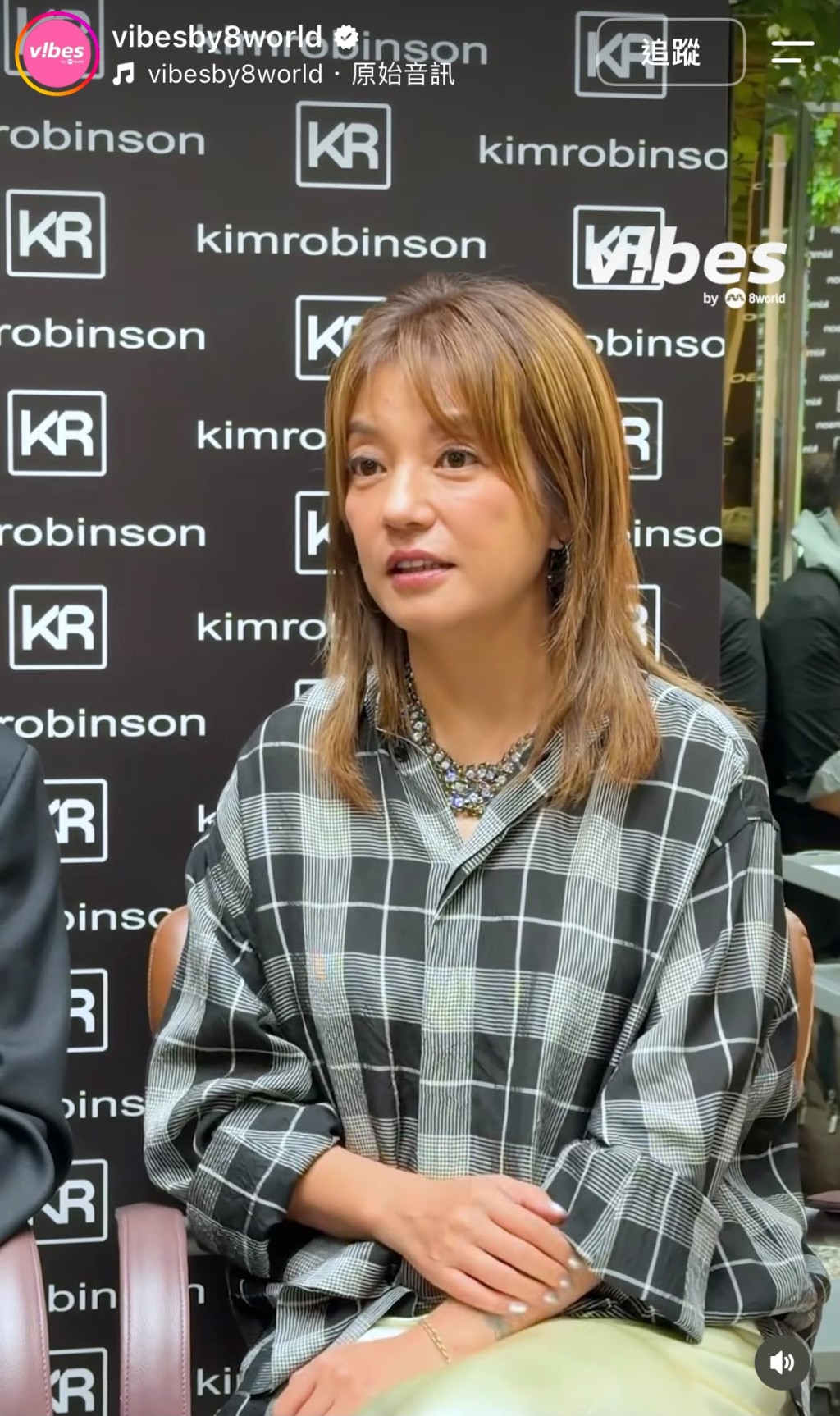 久未露面的趙薇出席Kim Robinson的高級髮型騷。
