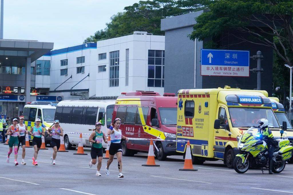 消防處表示在賽道沿途部署消防及救護資源，包括設立醫療點及備有自動心臟除顫器。消防處FB圖片