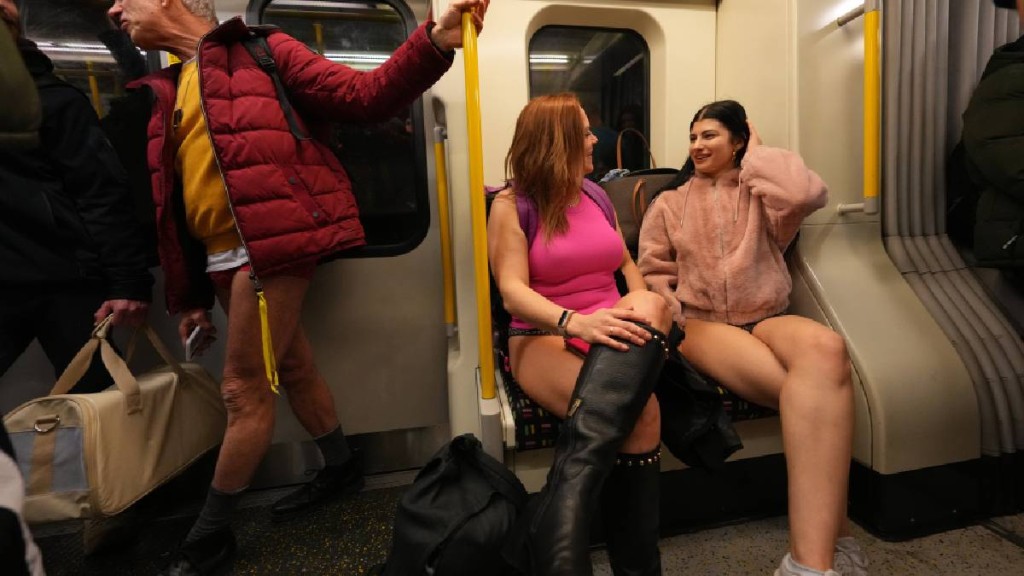 兩位女性參與者。美聯社 兩位女性參與者。美聯社