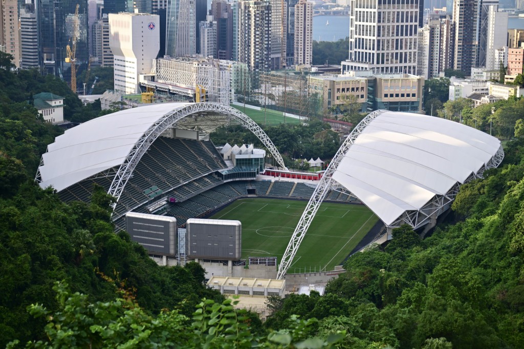 楊潤雄又指，政府重新檢視香港大球場改建計劃，是考慮到發展盛事經濟，以及近年文化體育項目較多。