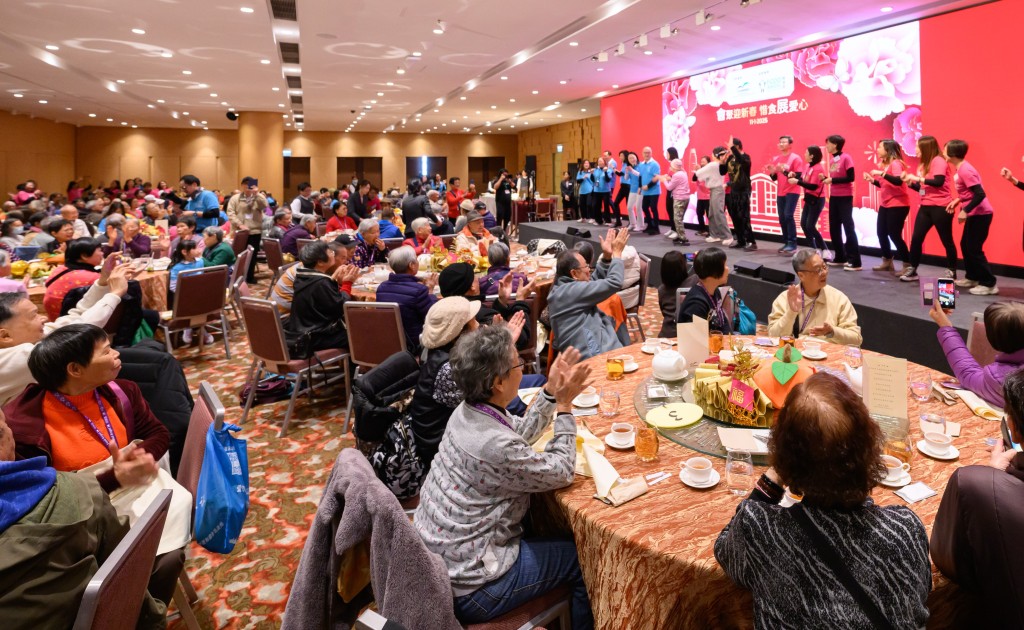 每年與惜食堂合辦慈善午宴，與長者提前慶祝佳節。