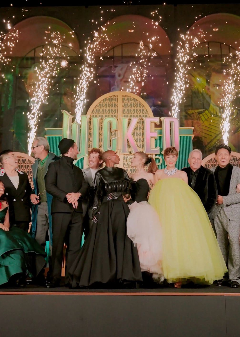 楊紫瓊穿上黃色紗裙，被指似《玩轉腦朋友》中的阿樂。