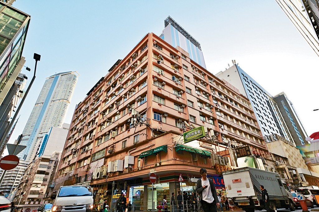 恒基併購約12年的香檳大廈，獲土地審裁處批出強拍令底價為17.28億。