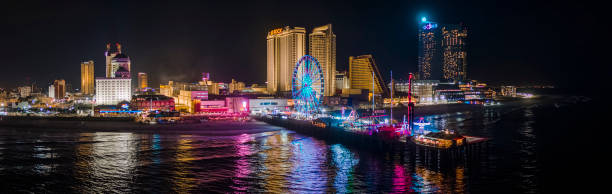 美国新泽西州大西洋城是东岸最大赌城，与西岸的拉斯维加斯齐名，每年来一试手风的赌客不计其数。