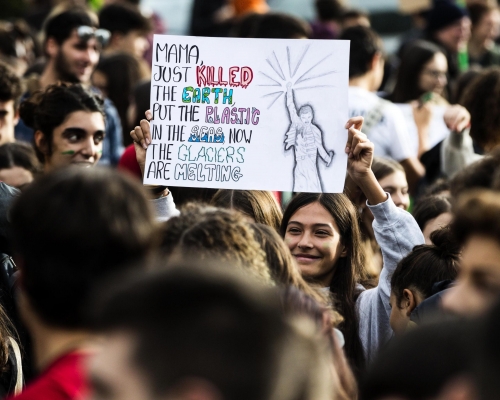 各地学生举行环保示威。AP图