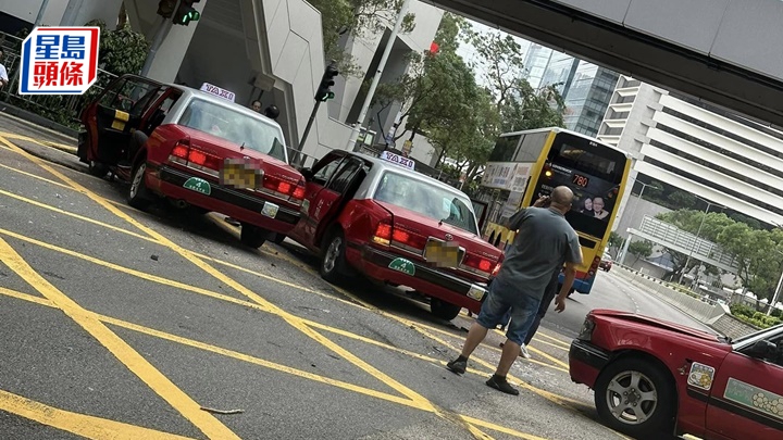 干諾道中發生三的士相撞意外。fb:的士司機資訊網 Taxi