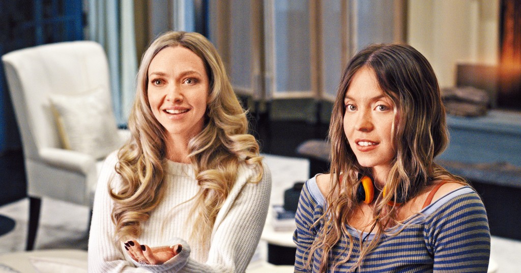 ​Amanda Seyfried（左）、Sydney Sweeney兩代女神鬥戲！