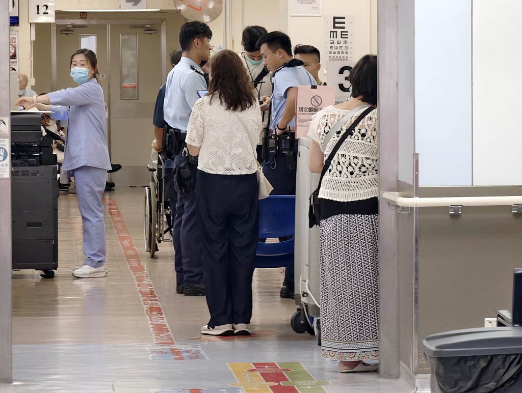 少女送往醫院治理。