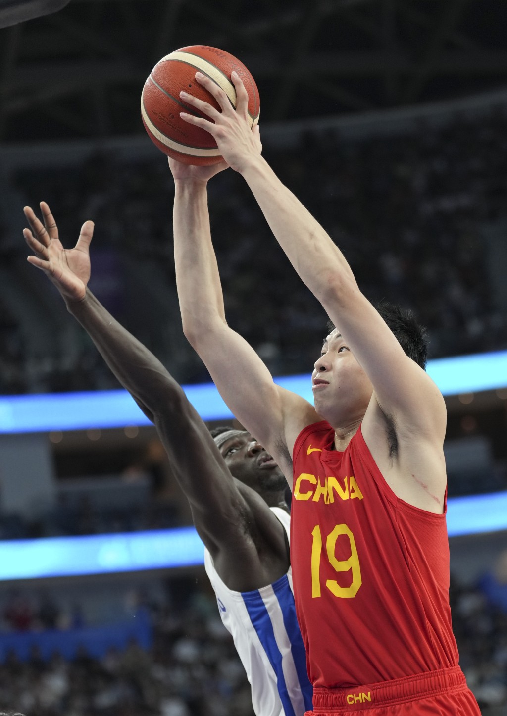 崔永熙(右)登陸NBA加盟籃網。新華社