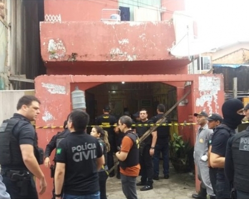 多名枪手仍然在逃，警方封锁酒吧调查。（网图）