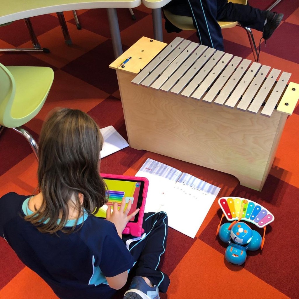 學生有機會接觸不同樂器，以及學習譜曲。