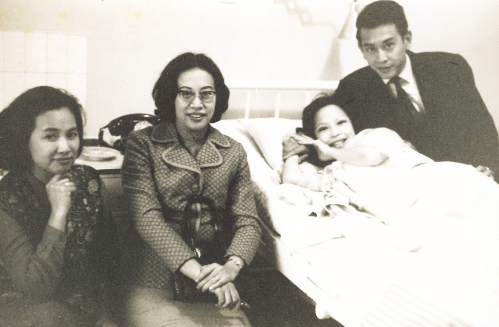 裙下之臣無數的狄娜曾有兩段婚姻，1958年與內地運動教練馬益彰結婚，誕下女兒馬天如，而馬天如在25歲時開始接受變性手術成為男性；不過狄娜前夫在1999年曾澄清與馬天如並無血緣關係。