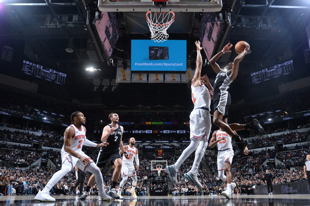 馬刺報回NBA盃決賽落敗之仇。法新社