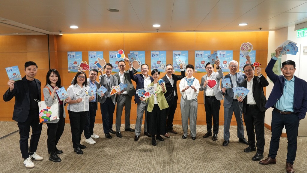 房屋局局長何永賢與房屋局副局長戴尚誠早前到文田房委會總部一起為選舉宣傳。何永賢FB圖片