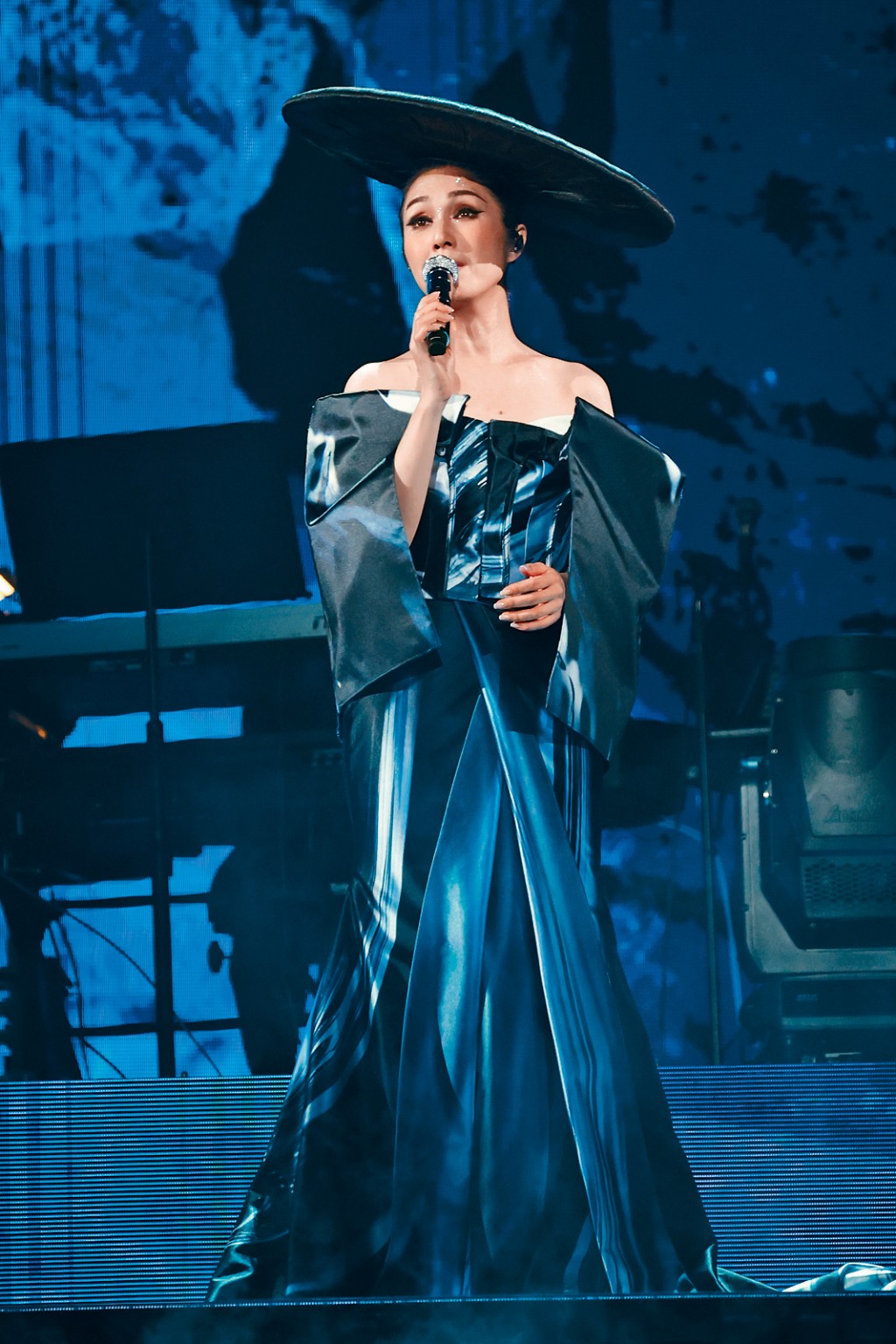 杨千嬅6场红馆骚圆满落幕。