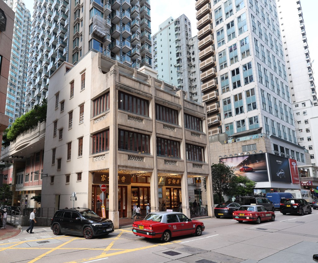 三級歷史建築皇后大道東186至190號。市建局供圖