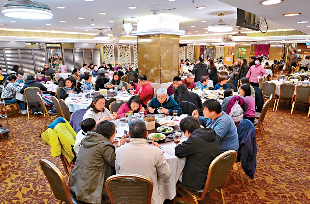 明日為冬至,不少市民會外出到酒樓食飯團聚。