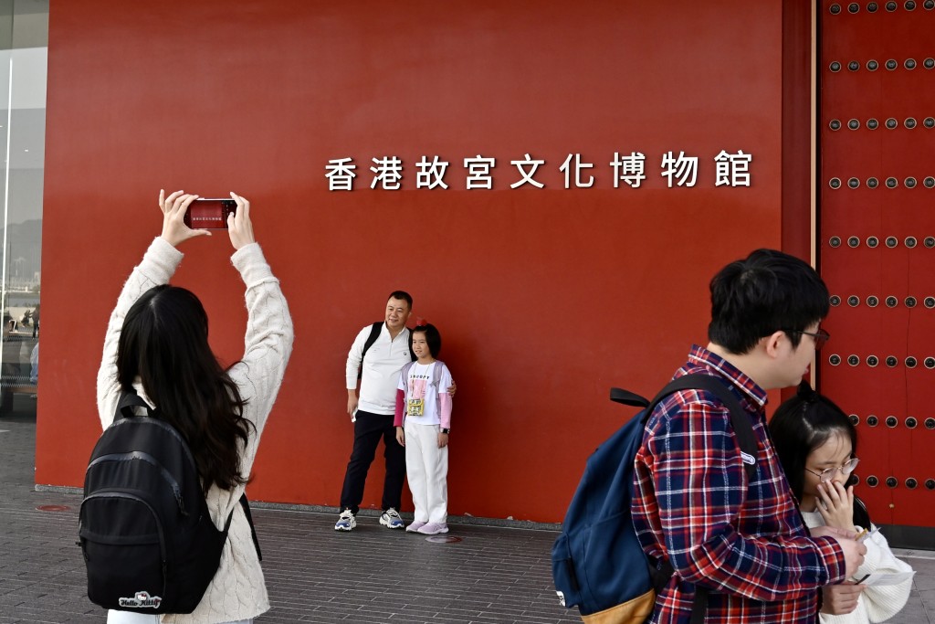 香港故宮文化博物館外人來人往。