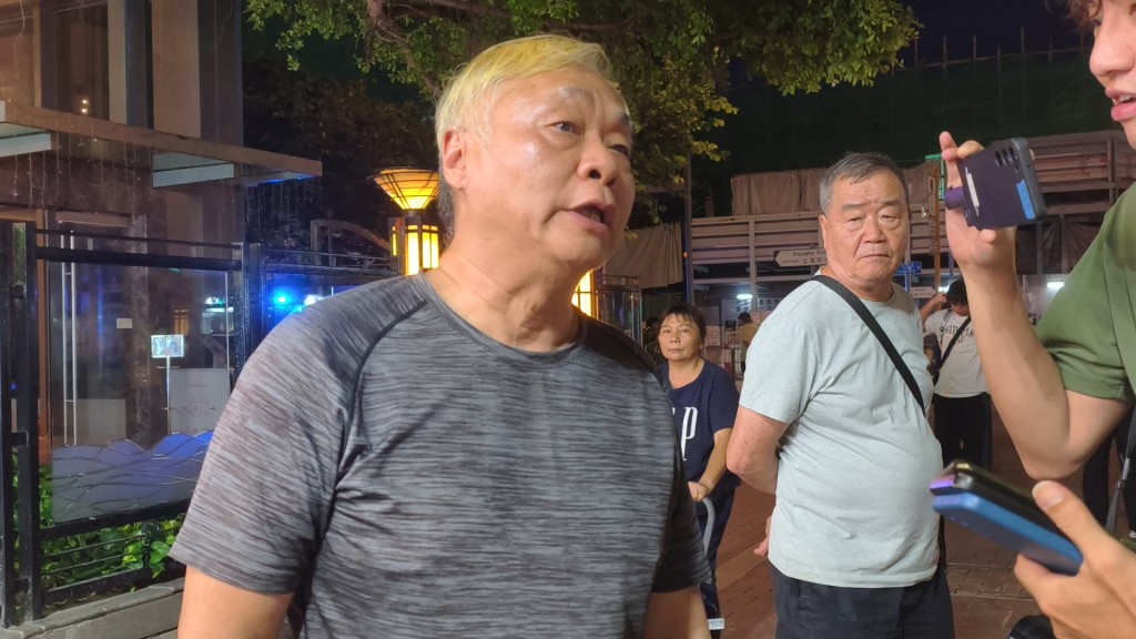 小巴司機呂先生講述事發經過。徐裕民攝 小巴司機呂先生講述事發經過。徐裕民攝