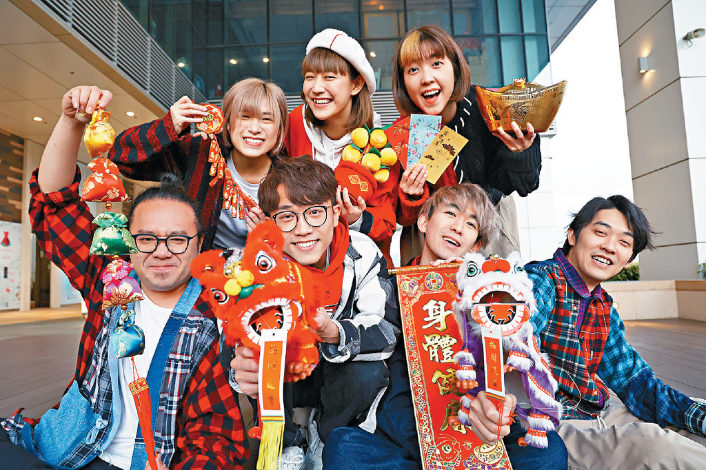 ■阿正、Elsie、奧仕卡、阿強、Woody、歪歪和阿酸祝《頭條》讀者虎年身體健康 !