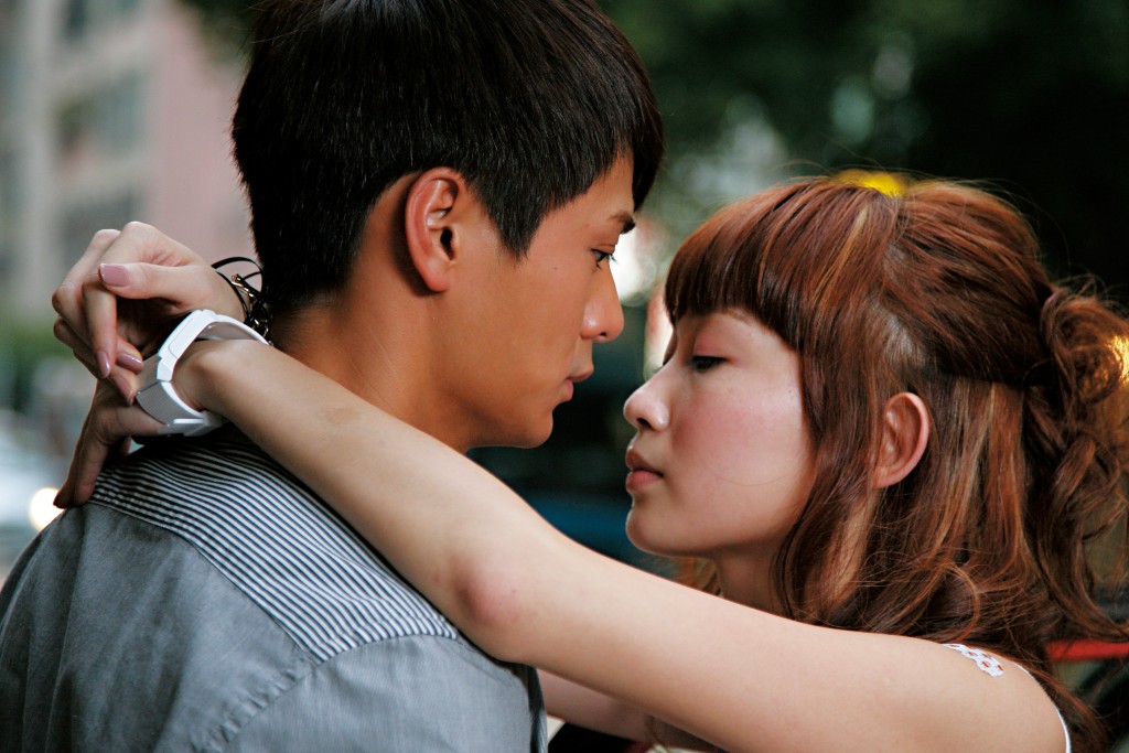 杨焉都拍过不少电影，其中最令人留下印象是在2010年与罗仲谦（现名罗子溢）在《婚前试爱》有一段激烈床戏。