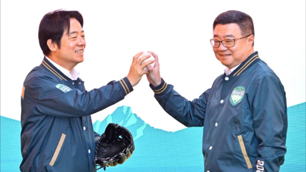 下月将成为台湾领导人的赖清德（左），有报道指已敲定内阁要员，行政院院长会由卓荣泰担任。自由时报