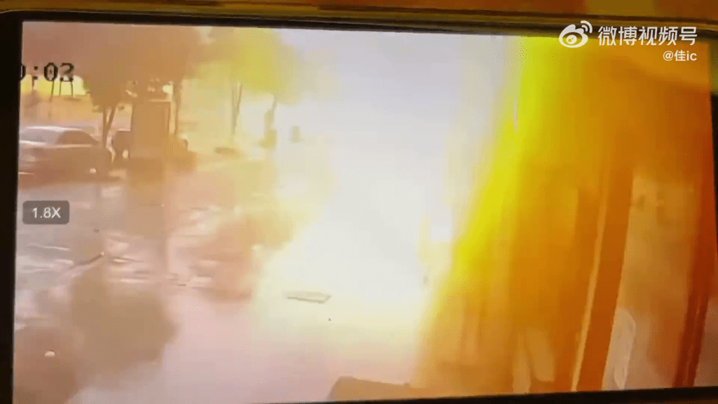閉路電視畫面，爆炸發生一刻。