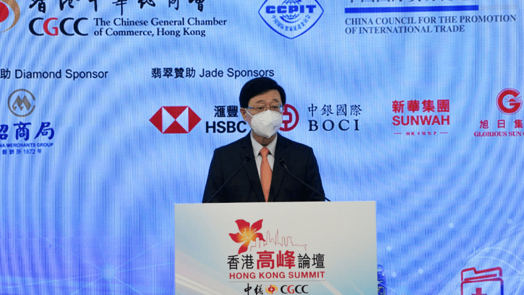 李家超指與國際連接及與內地通關，兩者之間並無矛盾。