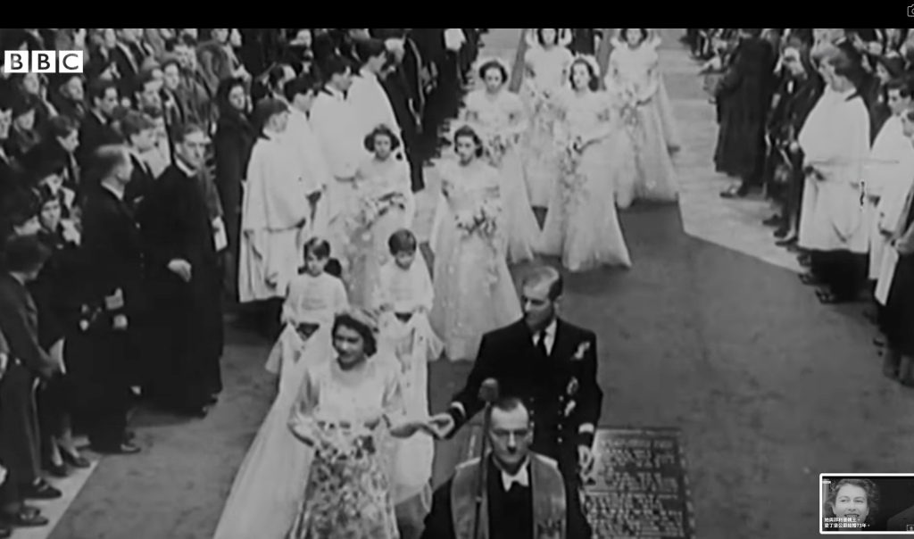 特輯播出英女皇當年與菲臘親王結婚盛況。（BBC影片截圖）