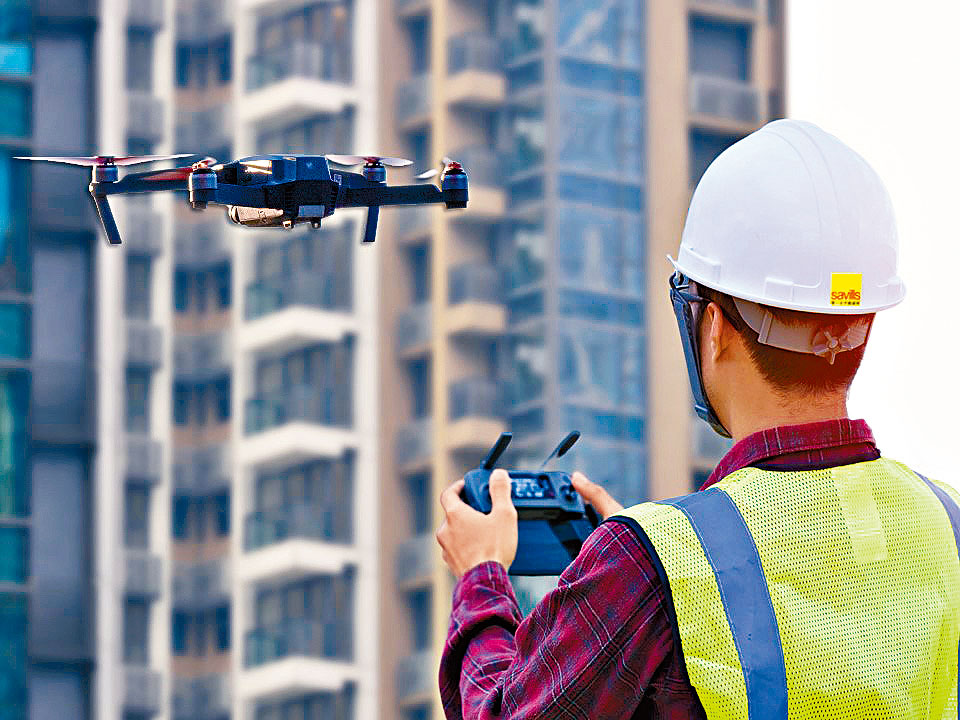 提供一站式的無人機測量服務（Drone Survey with AI Analysis），收集的數據經過AI分析技術，幫助客戶評估物業的潛在風險