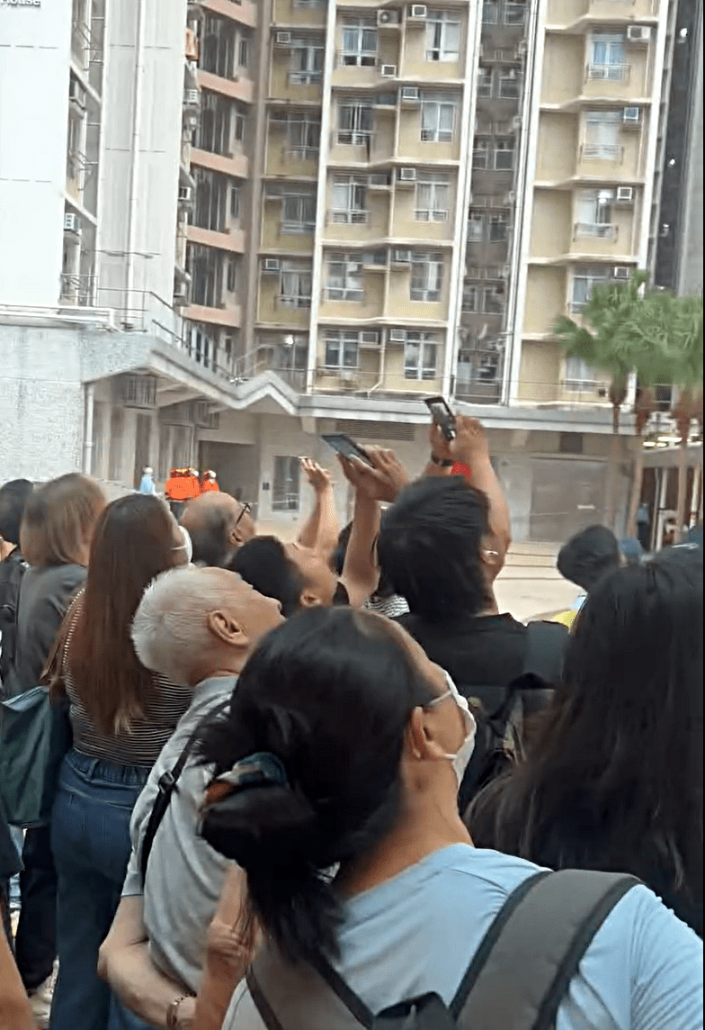 事件引起大批市民圍觀。fb：上水人大聯盟