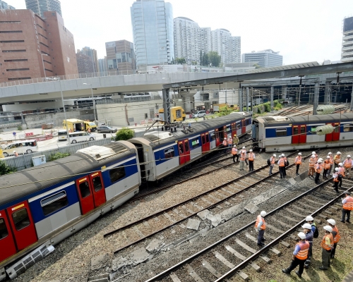 港鐵紅磡站列車出軌。